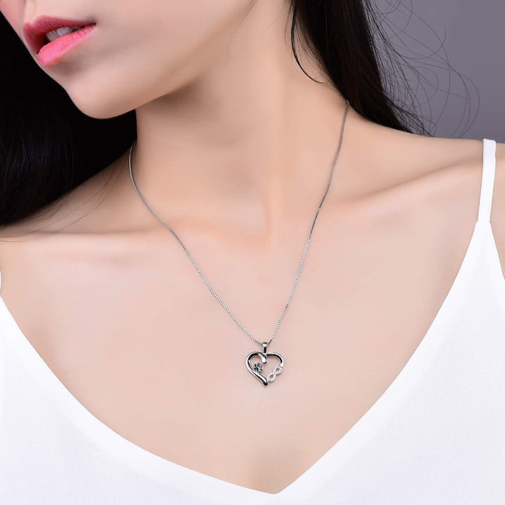Collier avec tanga à pattes et cœur avec pendentif infini