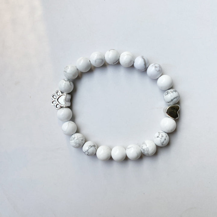 Bracelet en pierre naturelle fait à la main avec un charm en forme de cœur