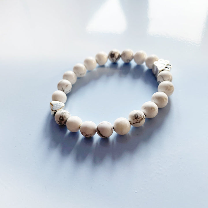 Bracelet en pierre naturelle fait à la main avec un charm en forme de cœur
