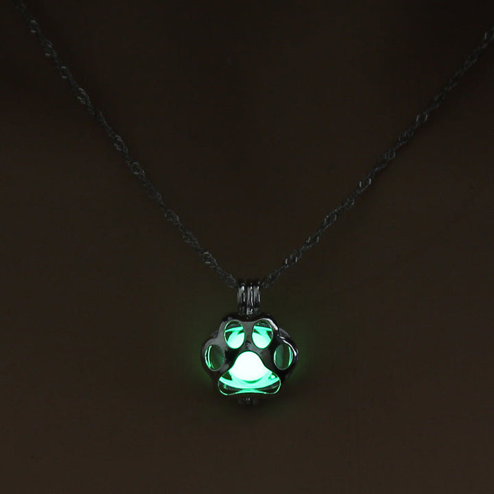 Collier avec Patte Luminescente – Pendentif Animaux avec Effet Lumière Nocturne