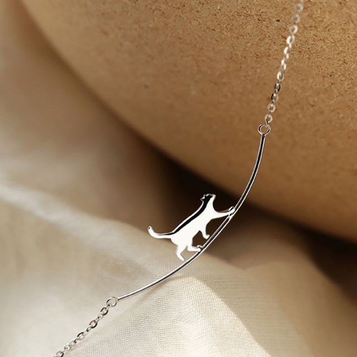Collier en argent avec chat à grimper