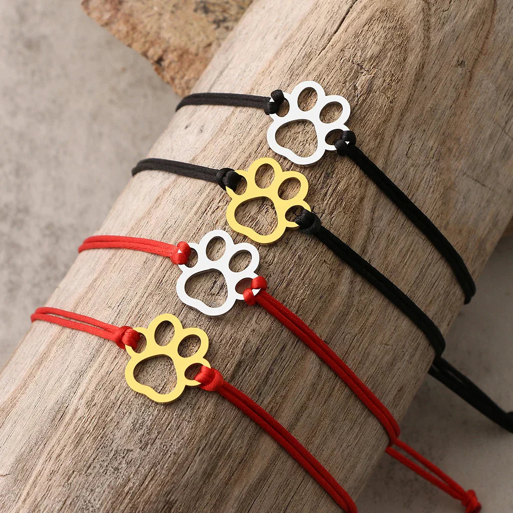 Bracelet réglable avec patte et cordon noir et rouge