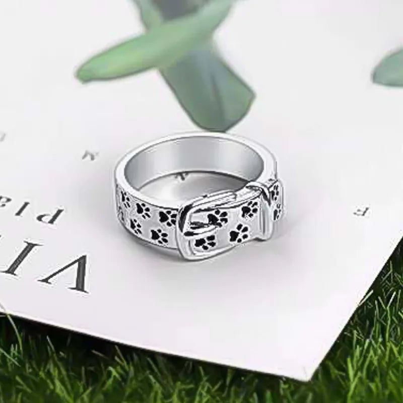 Bague ludique et tendance avec design en collier pour chien
