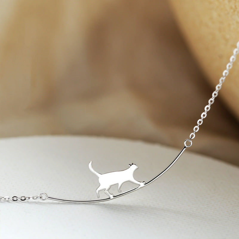 Collier en argent avec chat à grimper